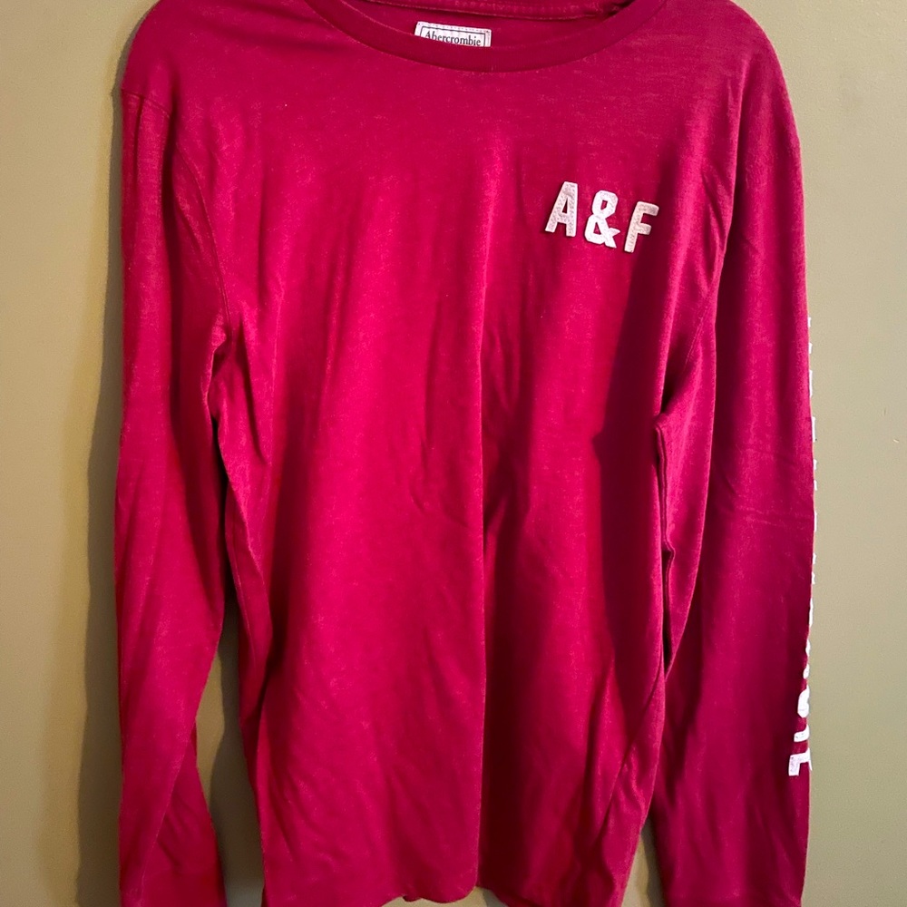 Mens medium A&F red long sleeve t-shirt. Gently used.